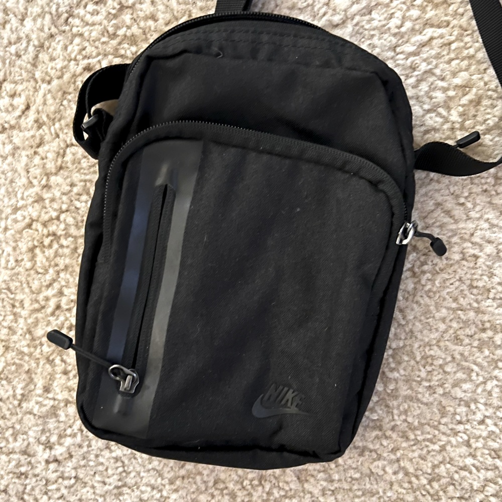 Nike Tech Crossbody Bag - Black/Matte Black
